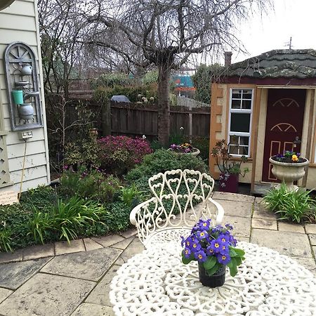 Ellie'S Place On City Park Λόντσεστον Εξωτερικό φωτογραφία